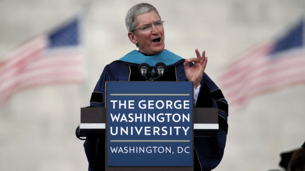 苹果CEO库克在毕业典礼演讲 鼓励学生与不公平斗争