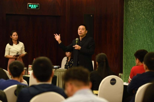 io FinTech ClubƼ
