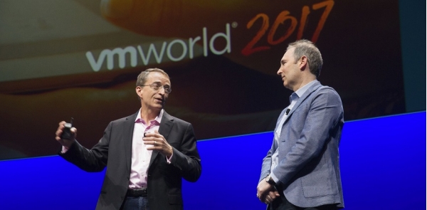 VMworld 2017开幕，像私有云一样管理混合云