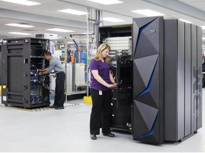 IBM首次推出面向現代云數據中心“小型化”大型機