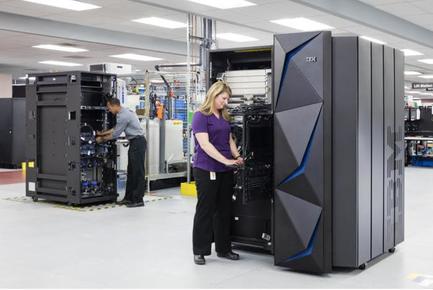 IBM首次推出面向现代云数据中心“小型化”大型机