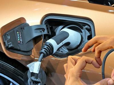 调查发现：司机们更喜欢电动车，认为充电体验高于加油