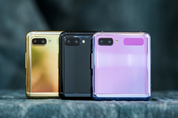Samsung Galaxy Z Flip:把手机“对折” 手机其实可以做得更小巧