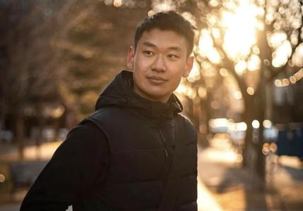 这位22岁的华裔年轻人开发了一款工具，能揭穿谁偷偷用了ChatGPT写论文