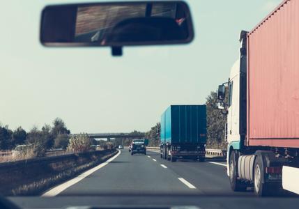 经验的积累与运用 是自动驾驶卡车安全行驶的关键