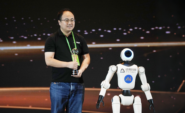 对话动易科技任晓雨:通用人形机器人,明年出现