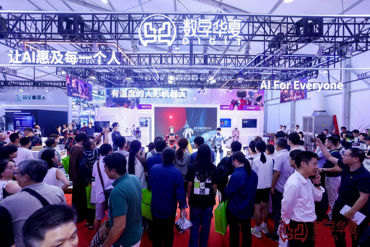 数字华夏亮相2025世界机器人大会，夏澜“再升级”，星行侠即将完成场景落地闭环