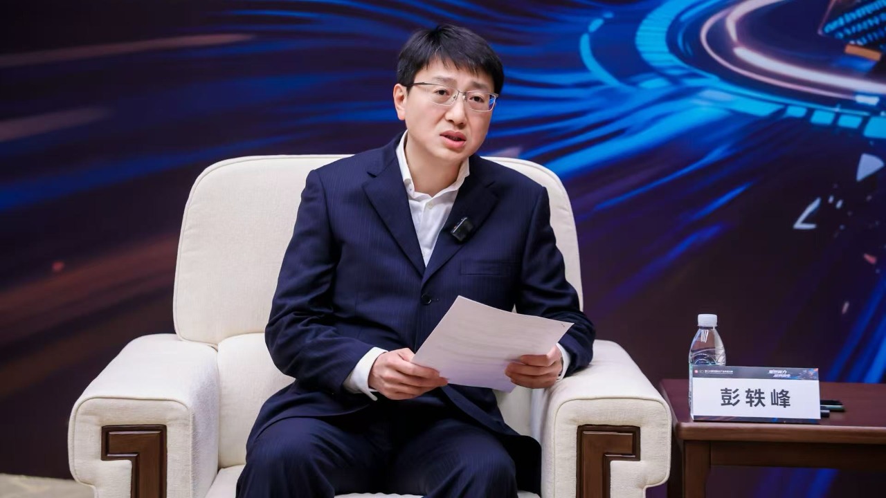 ���Ƴ�ʢ�����������䣺�ü�����ǰհͬ��