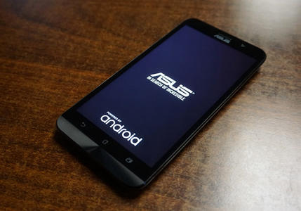 全球首款4G运存+英特尔芯 华硕ZenFone 2性能体验评测