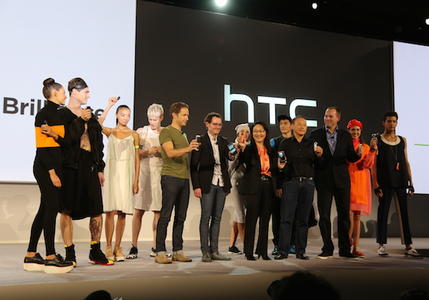 掀起自拍狂热 HTC发布Desire Eye/M8 Eye新机及RE相机