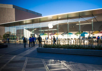 苹果第一财季iPhone销量创新纪录 但不及华尔街预期