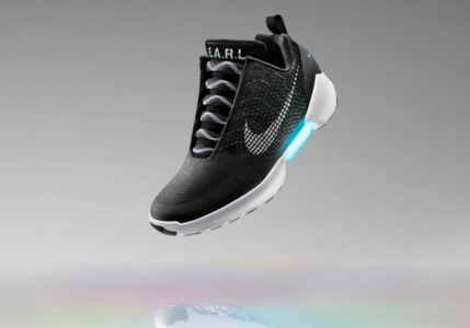耐克发布自动系鞋带运动鞋：充电3小时使用2周