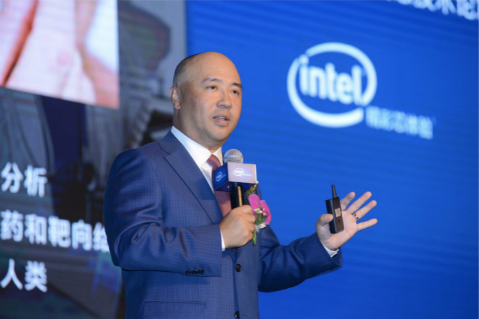 ������������ Ӣ�ض�����׼ҽ��ʻ���ռ����쳵��