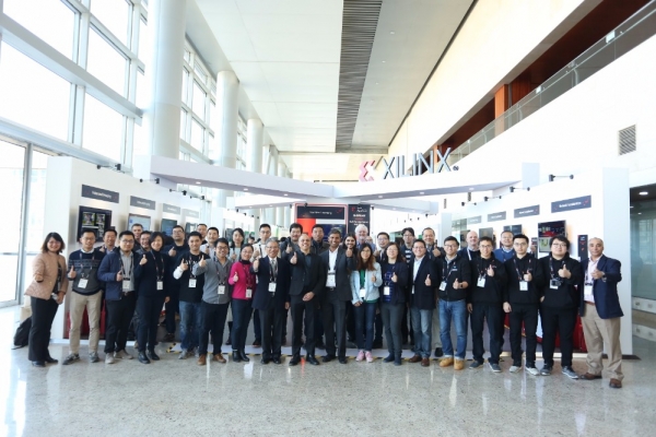 Xilinx��������������ս�ԡ�ȡ�þ��˷�չ ǿ����̬ϵͳ�����ִ���������ת��