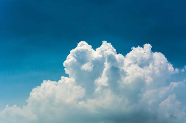 �г����У���ҵ��֧��������AWS��΢��Azure�������