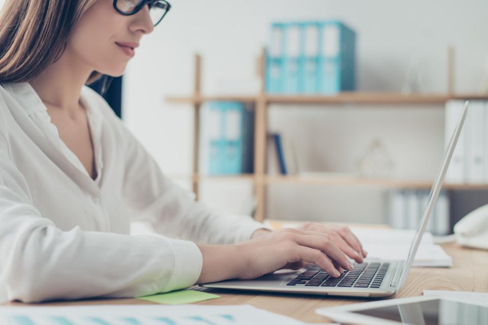 �˹�����������������Ӫ����Ա