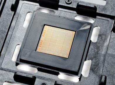 IBM发布7纳米Power10芯片 优化AI性能提升20多倍