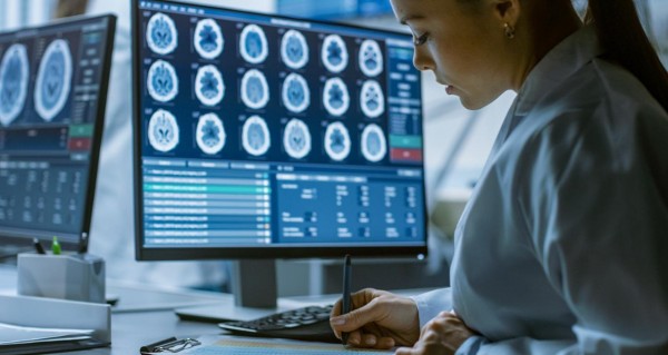 NVIDIA与英国国家医疗服务体系（NHS）信托基金携手为英国医院部署AI平台
