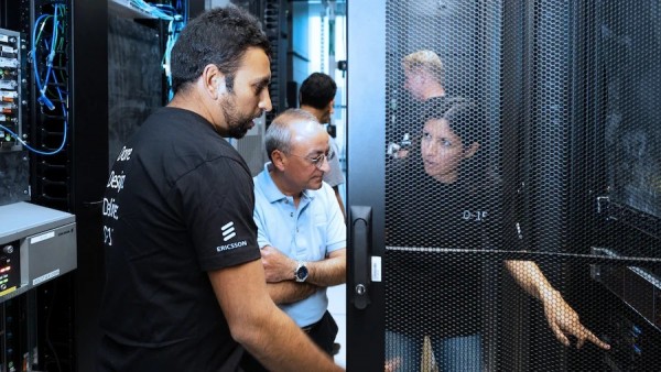 �����ź�Ӣ�ض�����ȫ��Cloud RAN Tech Hub��������