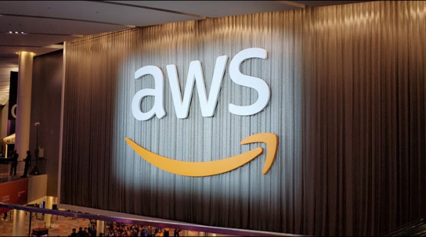AWS͸¶��ML Solutions Lab��ѯ����AIҵ�����ݿͻ�����175��