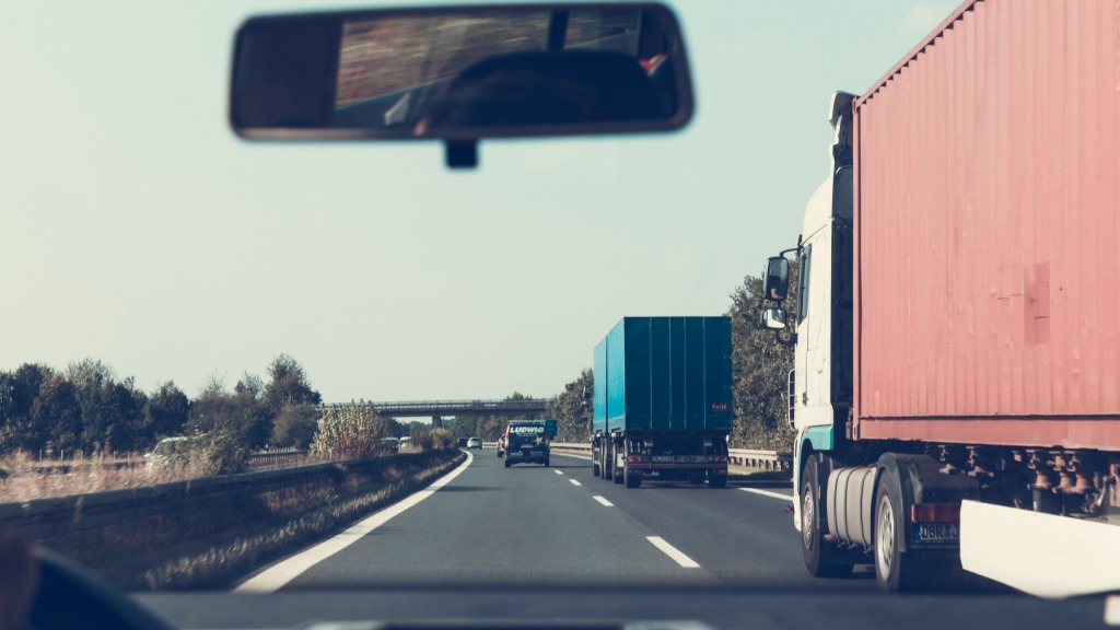 经验的积累与运用 是自动驾驶卡车安全行驶的关键