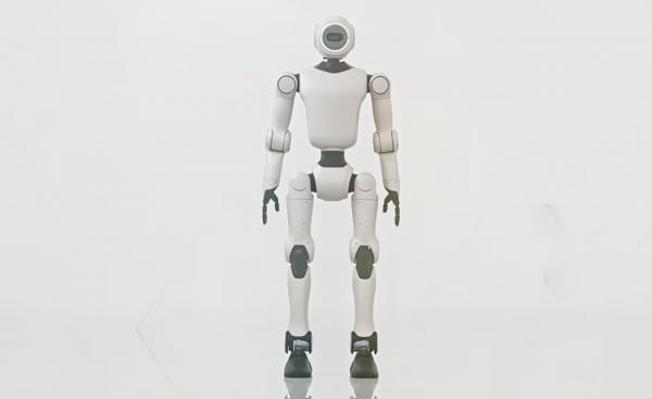 对话动易科技任晓雨:通用人形机器人,明年出现