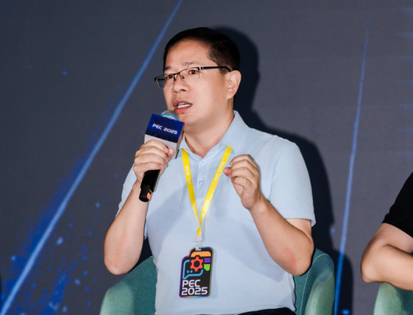 具身智能2025之问：新物种时代，人形机器人如何长大？