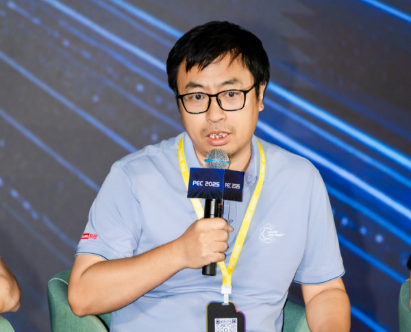 具身智能2025之问：新物种时代，人形机器人如何长大？