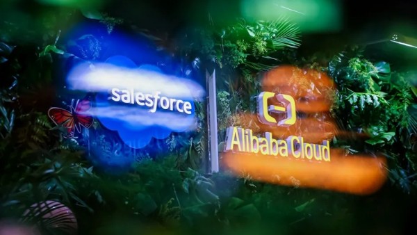 �������ϵ�Salesforce AI CRM ��Ϊ��ҵ�����ġ��ڶ����ԡ�