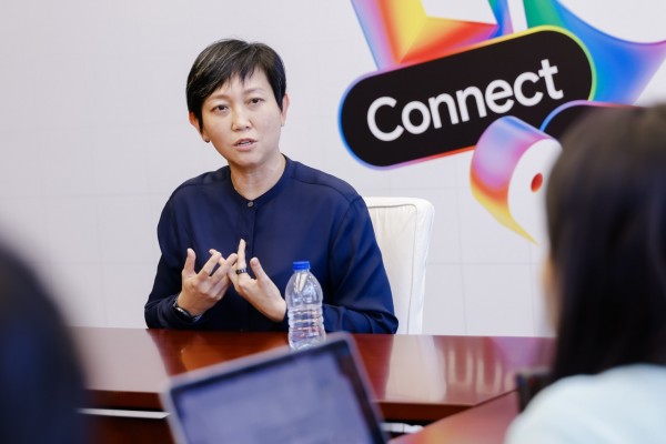 �Ի��ȸ踱�ܲ�Karen Teo�����̾硱��AIӦ�á����󼶳��������ǿ����й������ߵ������ں�