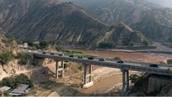 ɽ��Ϊ֤���������ᣬ��ΪǬ������������S9�״������й�˳���չ�