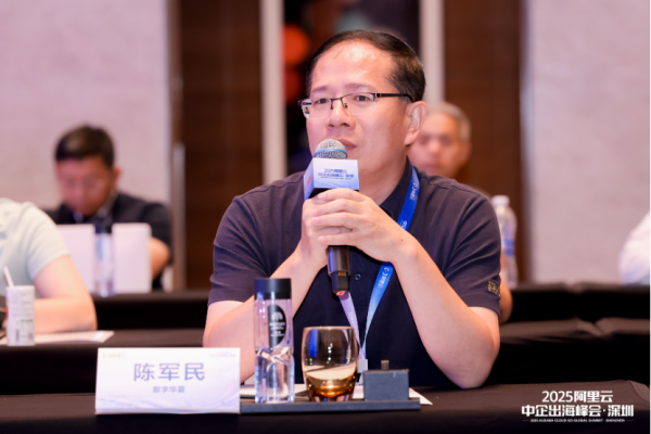 十四位從業(yè)者眼中的：數(shù)據(jù)、架構(gòu)、商業(yè)化難題，以及具身智能的下一個(gè)十年