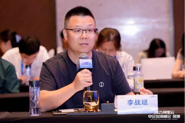 十四位從業(yè)者眼中的：數(shù)據(jù)、架構(gòu)、商業(yè)化難題，以及具身智能的下一個(gè)十年