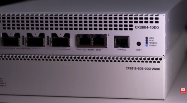 如何把八台DGX Spark拼成了1TB“显存”怪物
