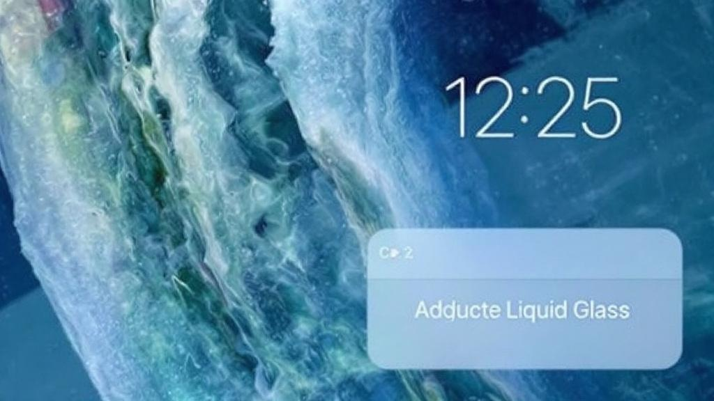 iOS 26.2���û����ٴε���Һ̬����͸����