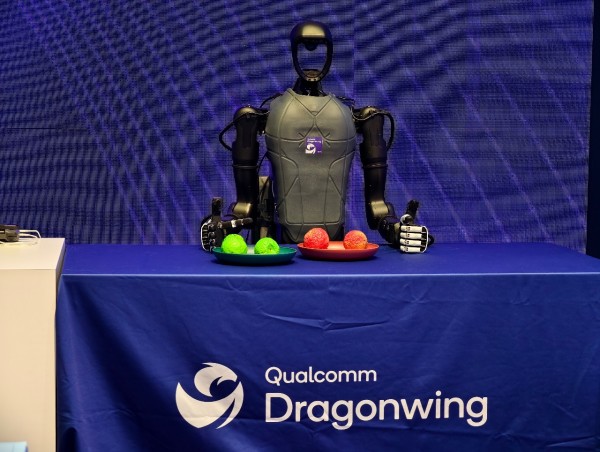 CES高通见闻：「小鸟到大象」，差了4个数量级的AI终端，这家公司为什么都能跑通？