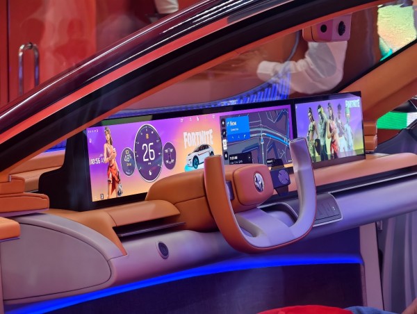 CES高通见闻：「小鸟到大象」，差了4个数量级的AI终端，这家公司为什么都能跑通？