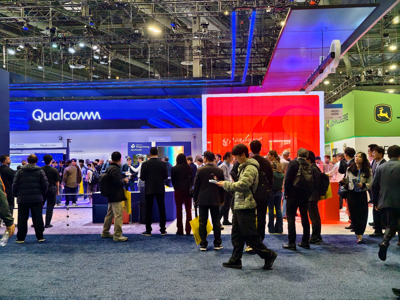 CES��ͨ���ţ���С�񵽴��󡹣�����4����������AI�նˣ���ҹ�˾Ϊʲô������ͨ��