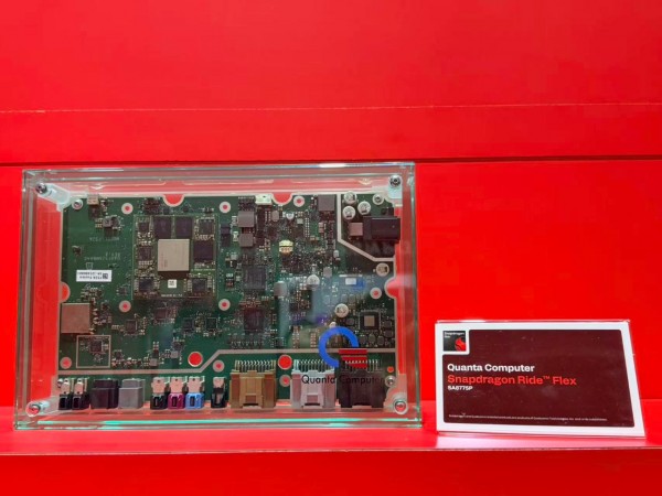 CES高通见闻：「小鸟到大象」，差了4个数量级的AI终端，这家公司为什么都能跑通？