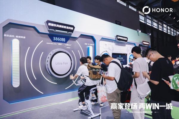 ChinaJoy��չ���ռ��ɶ�������ҫWINϵ����Ӳ��ʵ����ȼ�������