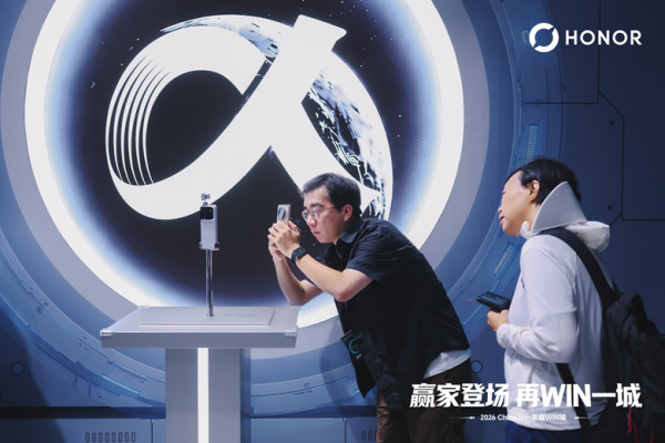 ChinaJoy��չ���ռ��ɶ�������ҫWINϵ����Ӳ��ʵ����ȼ�������