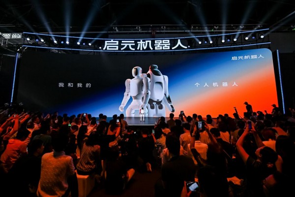 1789960252522687.jpeg 上纬新材启元机器人新品发布会举办,全球首个个人机器人启元Q1正式开售