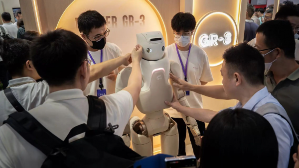 围观WRC 2025，看到了中国人形机器人的“一小步”
