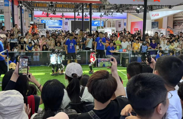 围观WRC 2025，看到了中国人形机器人的“一小步”