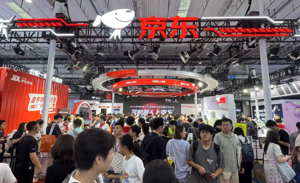 围观WRC 2025，看到了中国人形机器人的“一小步”