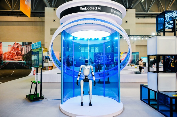 英特尔携手生态伙伴共筑边缘AI生态,加速具身智能应用落地