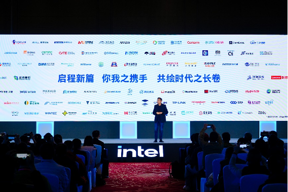 英特尔携手生态伙伴共筑边缘AI生态,加速具身智能应用落地