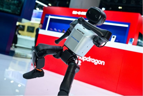 2025数智科技生态大会召开,高通与电信等产业伙伴带来AI+连接创新成果