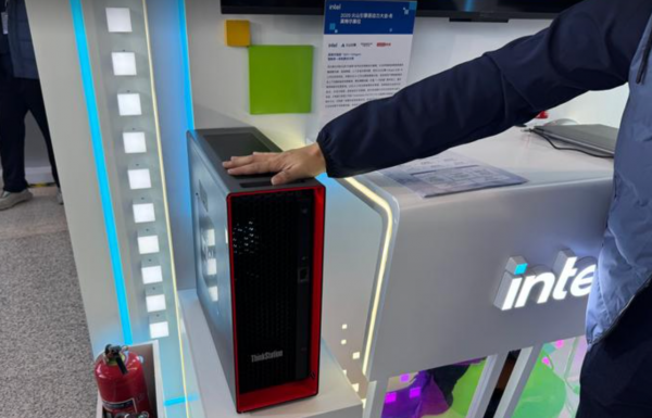 Ӣ�ض�����ɽ����&ldquo;�Ż�&rdquo;AI�Ƽ����ں�