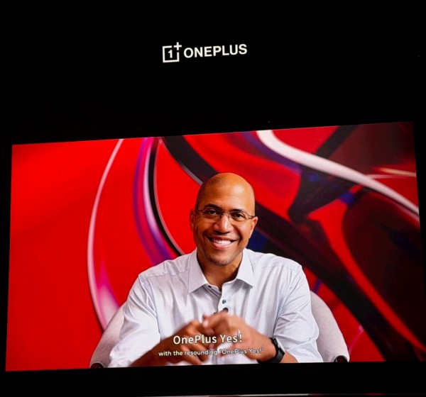 当年轻人的手指追上165Hz：一加要把“Ultra”的话语权从影像交到性能手里吗？